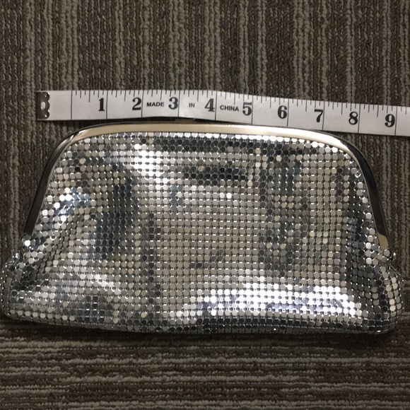 Cache Silver Sequin Chain Clutch Purse - Picture 6 of 7